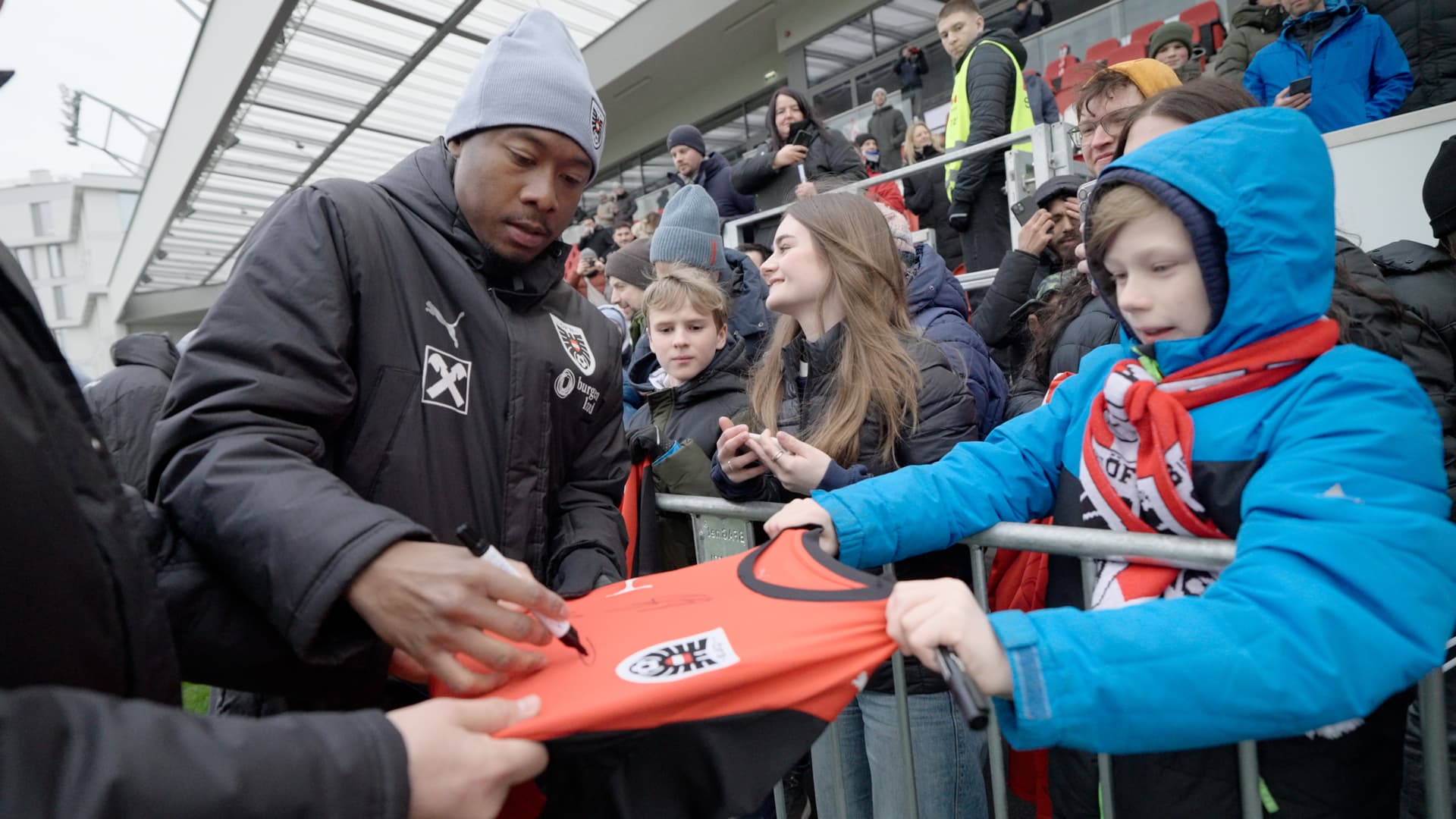 Strahlende Gesichter beim Training des Nationalteams am neuen ÖFB Campus