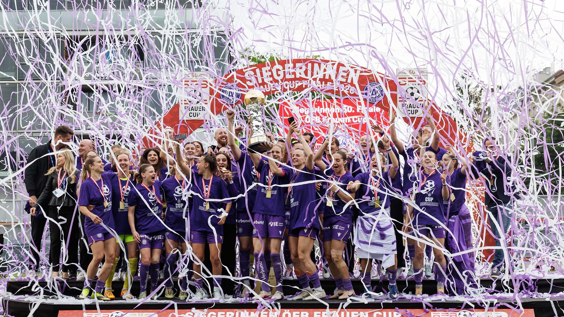 ÖFB Frauen Cup | Die Pokalübergabe