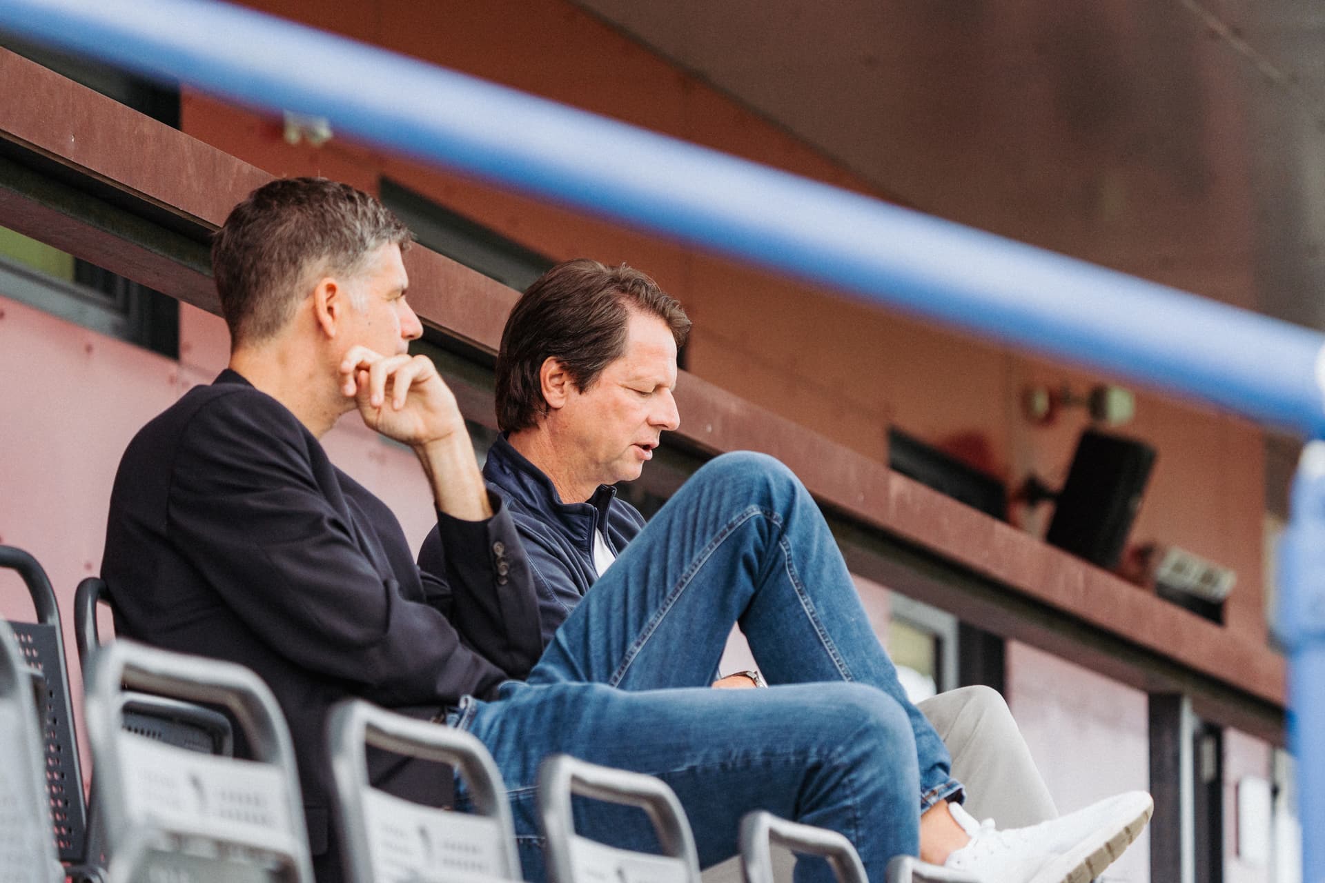 Geschäftsführer und Sportdirektor besuchen U21-Team