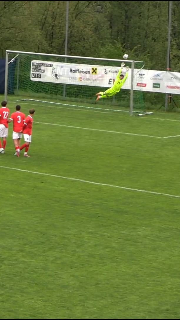 🧤 Perfekt aus dem Winkel gefischt. 📐 Clemens Schraml 👏 U15 vs. China